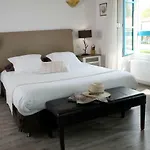Au Marais فندق 3*